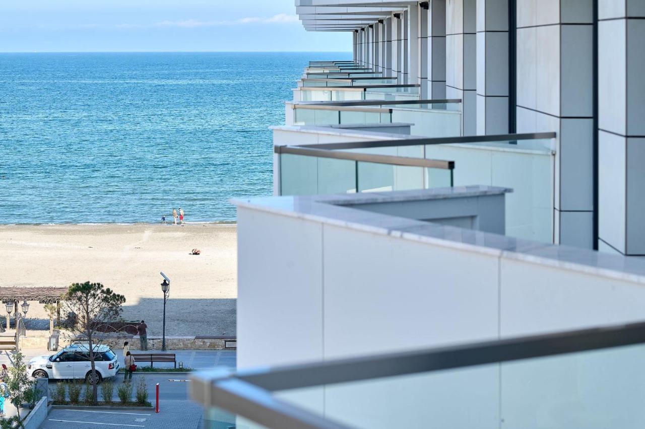 Retro Apartment In Infinity Beach Resort Mamaia Ngoại thất bức ảnh